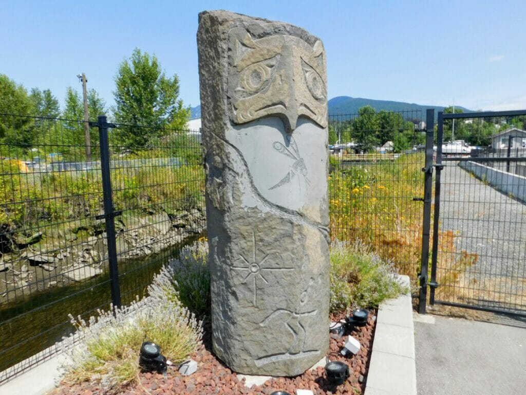 thunderbird-vancouver-north-shore-lucas-aykroyd Thunderbird sculpture in Vancovuer